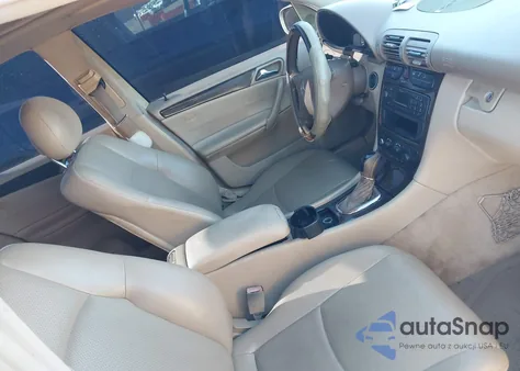 2002 Mercedes-Benz C 240 z USA, uszkodzony, nr VIN WDBRF61J62F199005